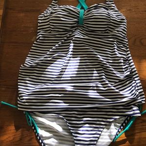 Motherhood Maternity tankini top and bottoms XL